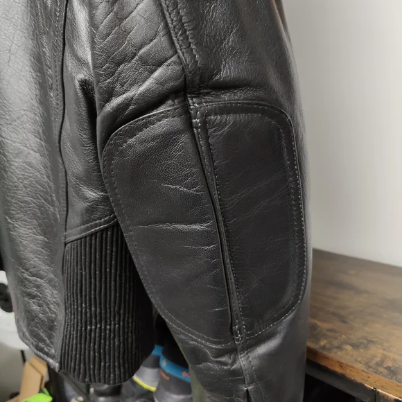 Leather jacket - Picture 3 of 4